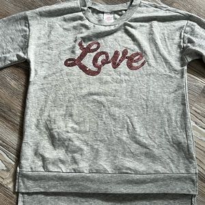 Women’s small 3-5 sweatshirt in perfect condition never worn.